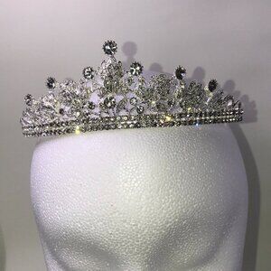 Silver Tiara crown, wedding veil or birthday.  Leaves and rhinestones.  NEW